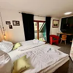 Kraus - Zentral In Bielefeld-heepen, Gratis Parken, 24h Check-in Hotel Bielefeld
