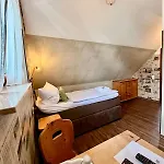 Hotel Kraus Ruhiges In Bielefeld-heepen, Kostenloser Parkplatz Bielefeld