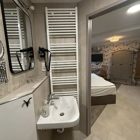 Hotel Kraus - Zentral In Bielefeld-Heepen, Gratis Parken, 24H Check-In Hotel *