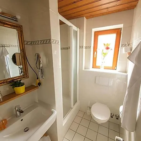 Hotel Kraus Ruhiges In Bielefeld-heepen, Kostenloser Parkplatz Bielefeld