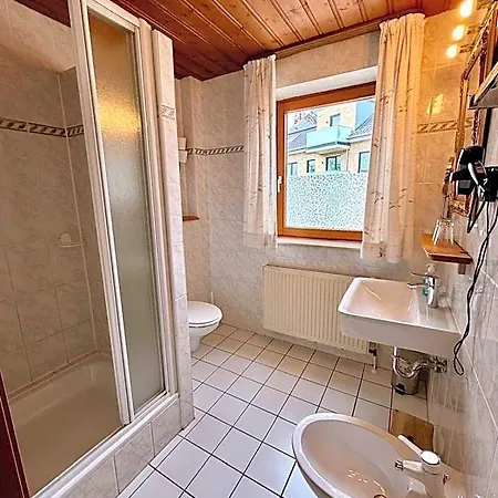 Kraus Ruhiges In Bielefeld-heepen, Kostenloser Parkplatz Hotel