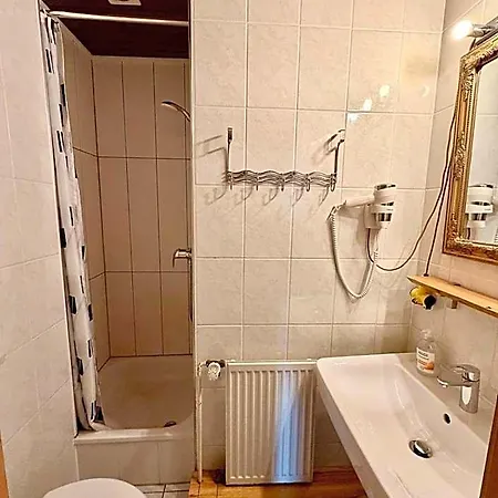 Kraus Ruhiges In Bielefeld-heepen, Kostenloser Parkplatz Hotel